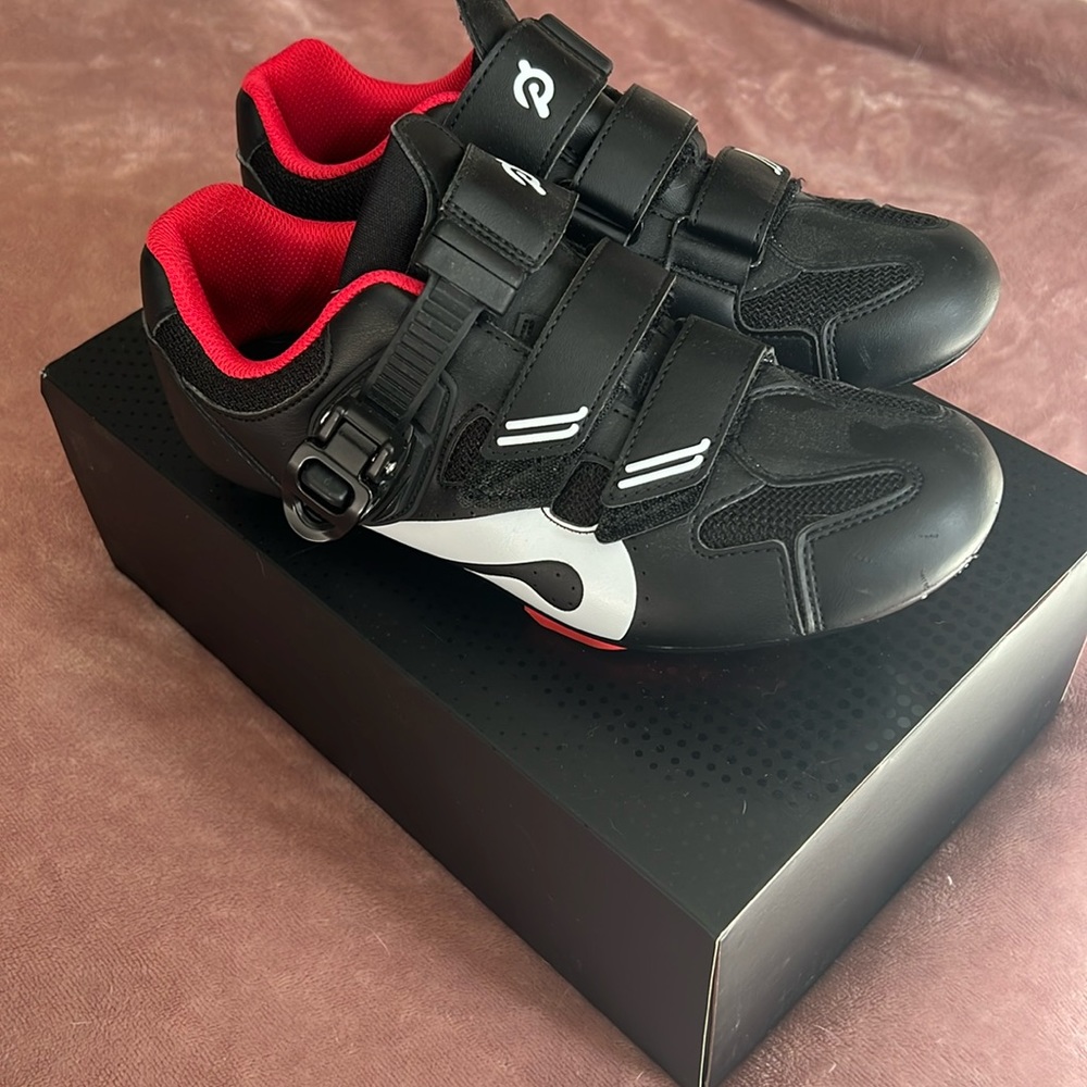 Women’s Peloton Shoes - size 6